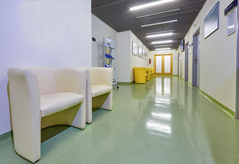 Waiting corridor and seating area at Homolka Premium Care